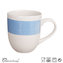 Tasse belle couleur de peinture de main